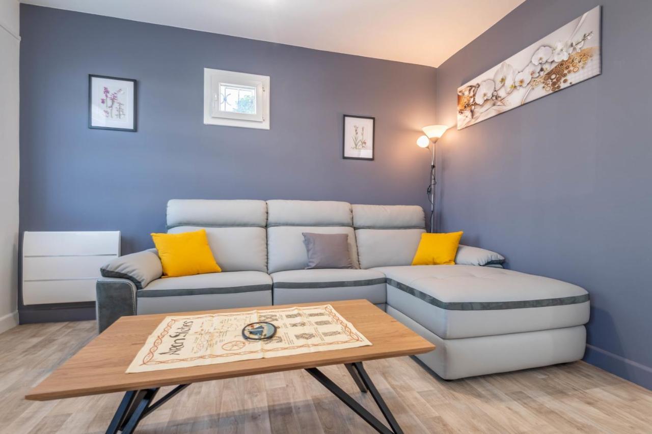 Ideally Located Furnished Townhouse With 3 Bedrooms Parking & Garden Анси Екстериор снимка